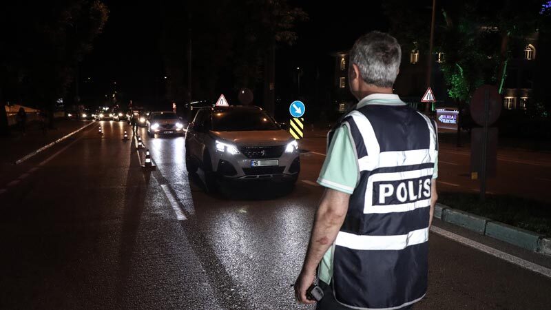 Bursa'da 450 polisin katılımıyla gerçekleştirilen "Dinamit-2" uygulamasında 5 aranan şahıs