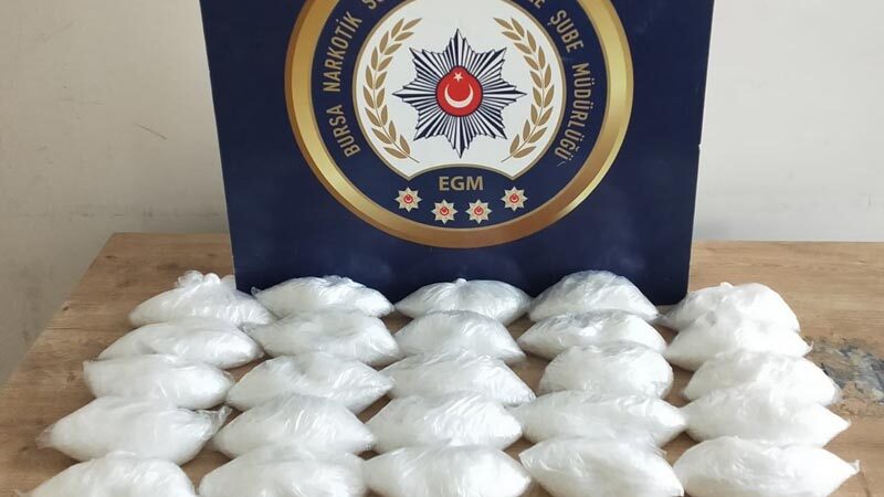 Bursa'da polis ekiplerince düzenlenen operasyonda çocuk bisikletine zulalanmış 5 kilogram