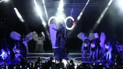 Bursa’da tabuttan çıkıp binlerce kişiyi coşturdu