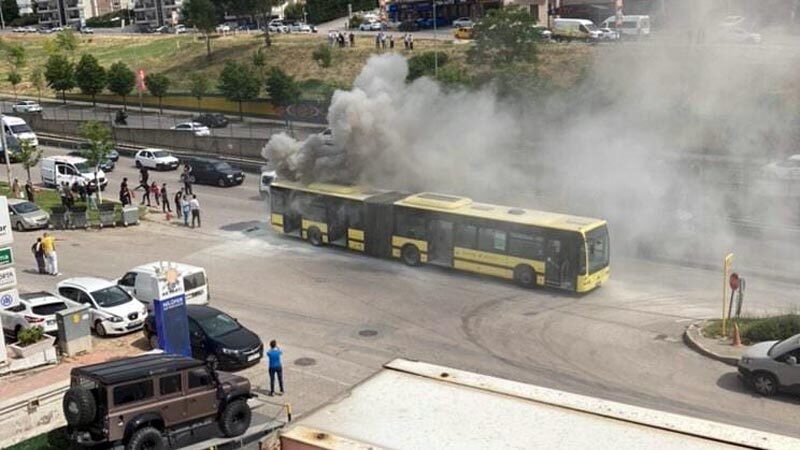 Bursa'da yolcusu bulunmayan halk otobüsünde çıkan yangın söndürüldü.