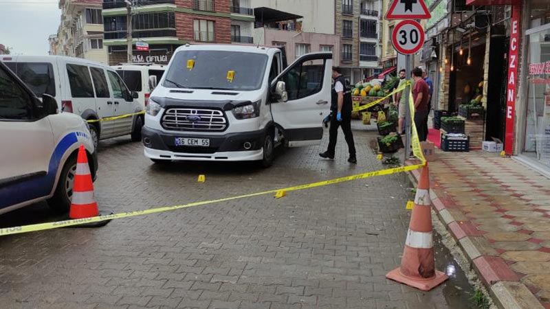 Bursa’da dehşet! Husumetlisinin işyerine kurşun yağdırdı