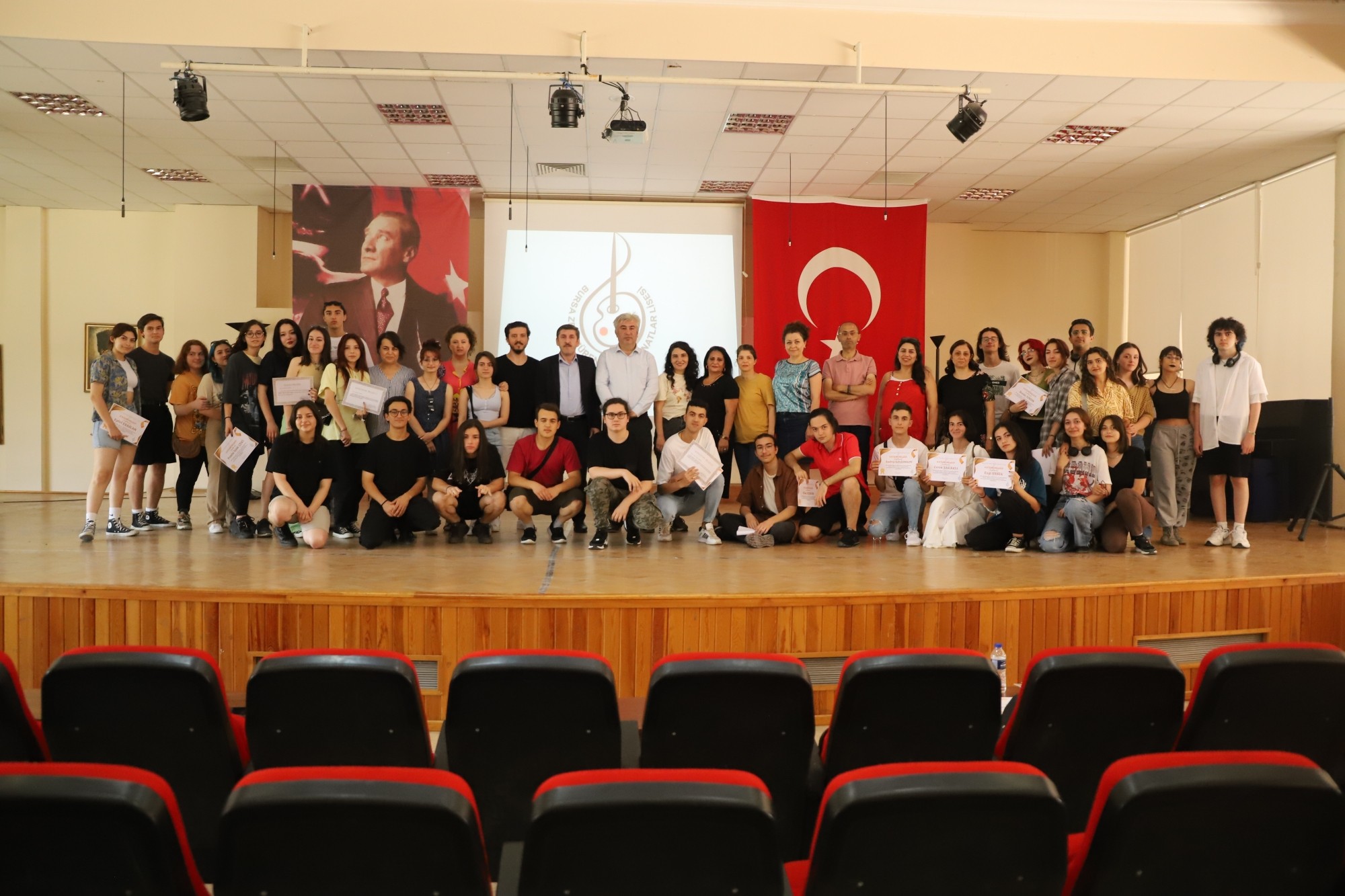 Bursa Zeki Müren Güzel Sanatlar Lisesi, ‘desen’ yarışmasına damga vurdu 1 AW648872 05