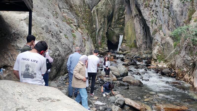 Bursa’nın doğal güzelliği Saitabad Şelalesi her mevsim ziyaretçileri kendine çekiyor.