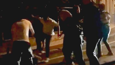 Görüntüler Bursa’dan… Tekme tokat birbirlerine girdiler