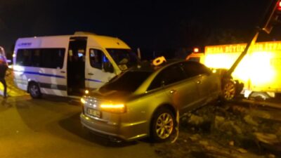 Bursa’da işçi servisi ile otomobil çarpıştı: Yaralılar var