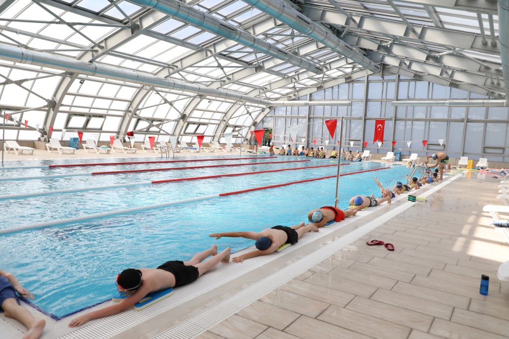 Yaz okulu yüzme kursu kayıtları başlıyor