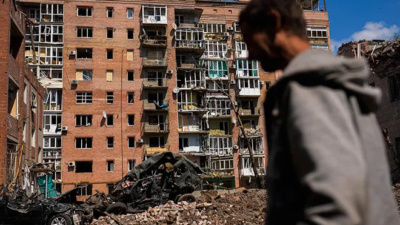 Ukraynalı siviller bombardıman altında tahliye edildi