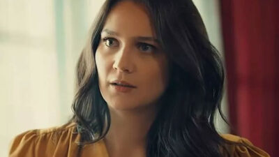 Gülsim Ali dekolteli pozlarıyla hayranlarını mest etti