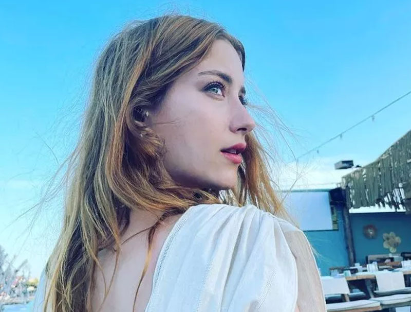 Hazal Kaya tatil sezonunu açtı