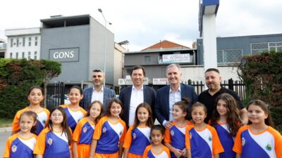 Yüzme şenliğinde alt yapı sporcuları madalyalarına kavuştu