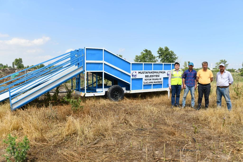 Mobil koyun banyosunda kurban öncesi yoğun mesai
