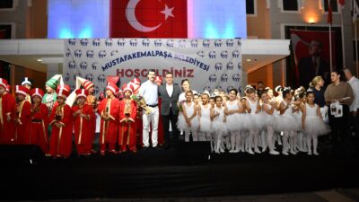 Mustafakemalpaşa’nın küçük sanatçıları sertifikalarını aldı