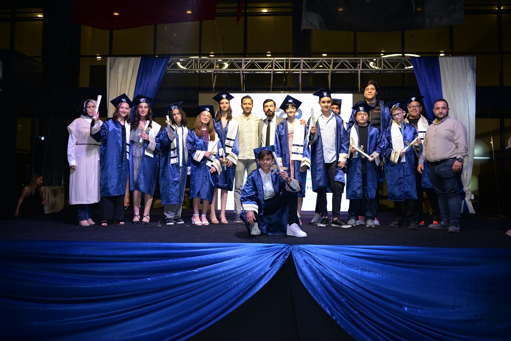 Teknoloji Fen Koleji’nde görkemli mezuniyet