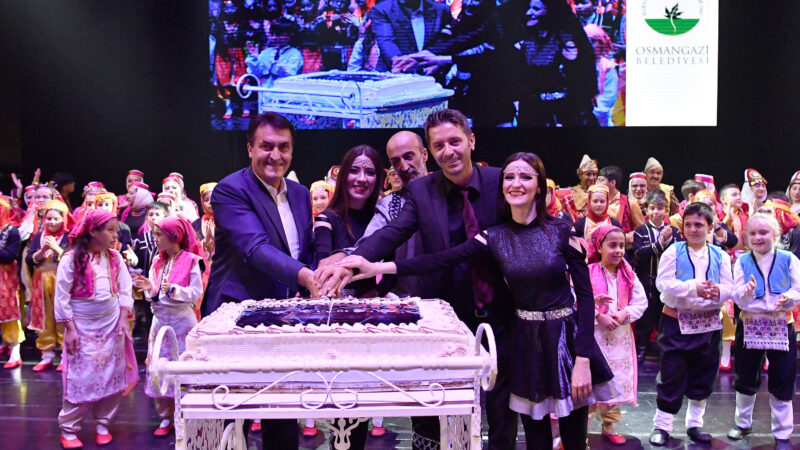 Osmangazi’de saltanat coşkusu Osmangazi Belediyesi Halk Dansları Topluluğu, bu yıl 15’incisini düzenlediği ‘Saltanatın