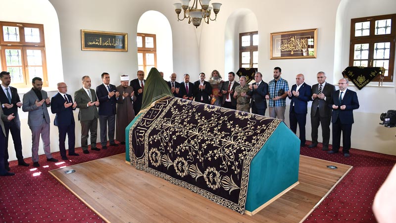 Sultan Murad, Kosova’da kabri başında anıldı