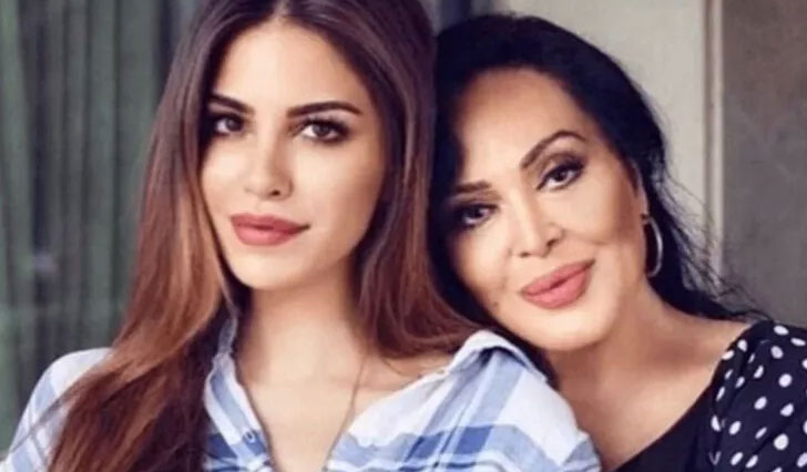 Yağmur Ünal cesur pozlarıyla nefes kesti!