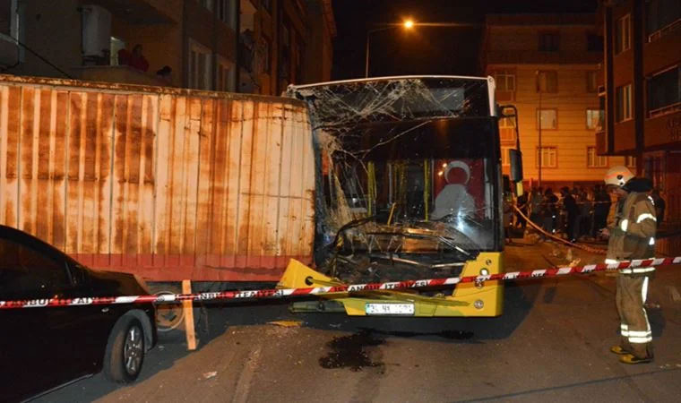 İETT’den kaza açıklaması: Şoför değil hırsız İETT’den kaza açıklaması: Şoför değil hırsız