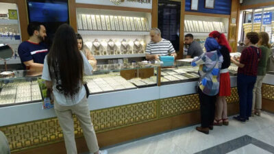 Altının gram fiyatının bin TL’nin altına gerilemesi kuyumcuları hareketlendi