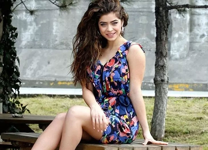 Bu halinden eser kalmadı! Öykü Çelik karın kaslarıyla şoke etti