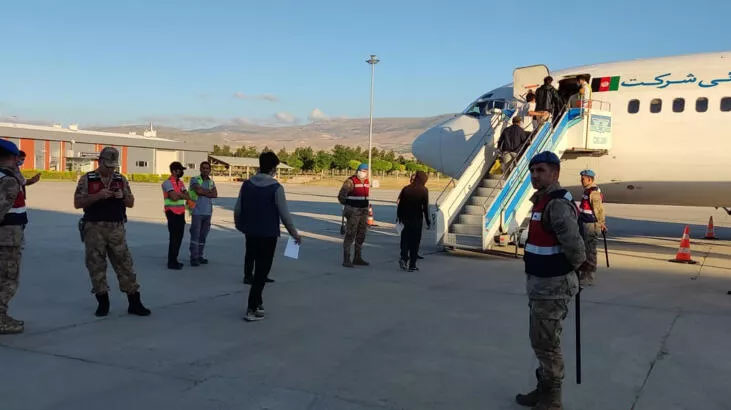 Malatya’dan 107 kaçak göçmen daha ülkelerine gönderildi