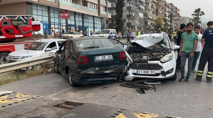 İntihar girişimini izlerken 5 araç kaza yaptı