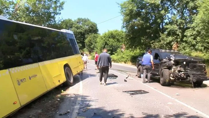 İETT otobüsü kaza yaptı! Yaralılar var