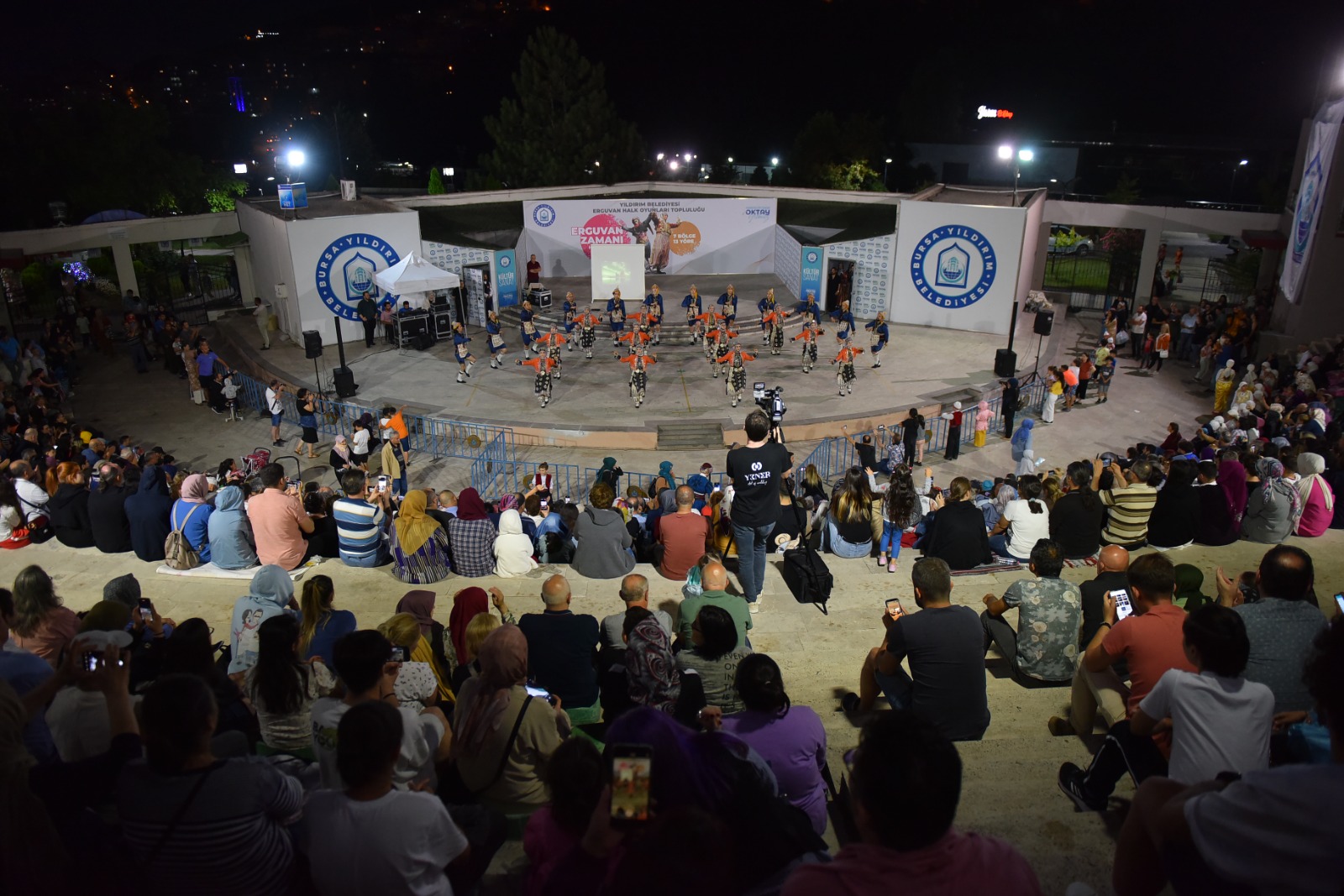 Yıldırım’da Erguvan Zamanı’ coşkusu