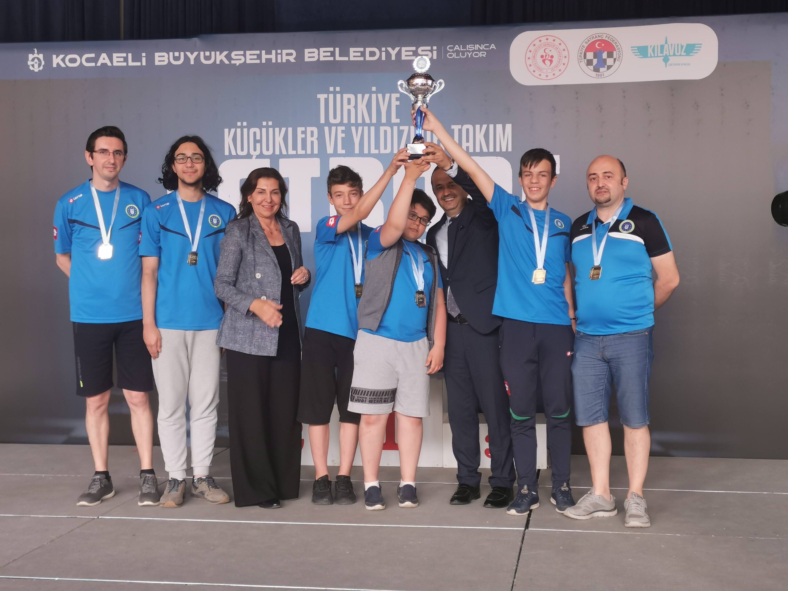 Büyükşehir yine zirveyi kaptırmadı