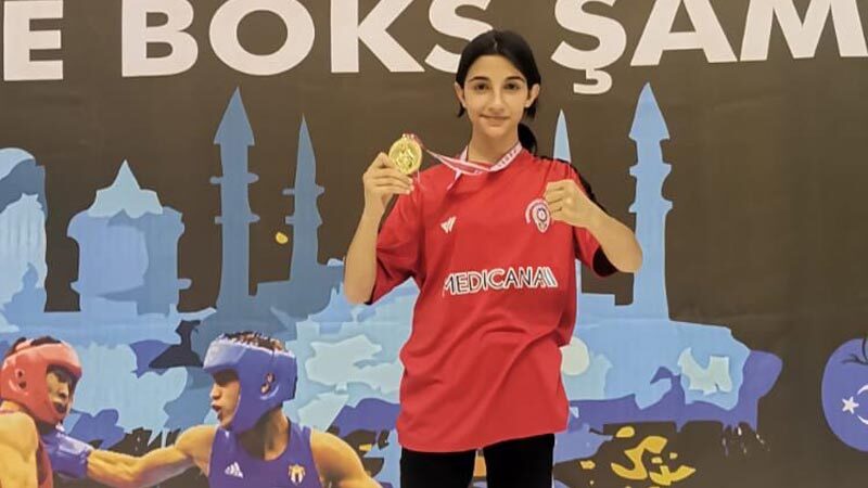 Erzurum’un ev sahipliğini yaptığı Üst Minikler Türkiye Boks Şampiyonası’nda Bursa’dan