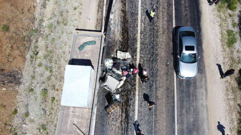 Bursa’da blok mermer yüklü TIR'la çarpışan otomobildeki anne ve oğlu