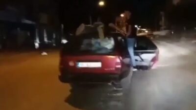 Bursa’da araç üzerinde tehlikeli yolculuk kamerada