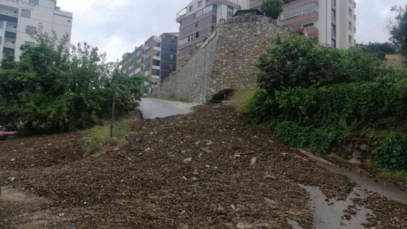 Gemlik’te gece boyu etkili olan ve şiddetini artarak sürdüren yağmur