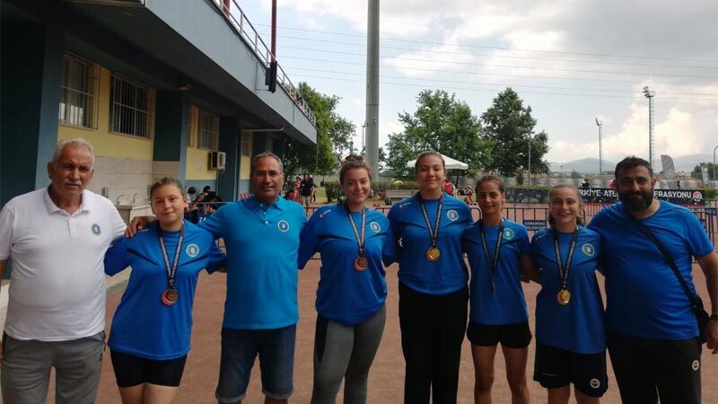 Bursa Büyükşehir Belediyespor Kulübü sporcuları U16 Atletizm Türkiye Şampiyonası'nda 7