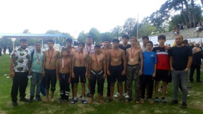 Büyükşehirli güreşçiler 17 madalya kazandı