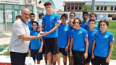Bursa Büyükşehir Belediyespor U15 Sutopu Takımı ligi üçüncü bitirdi