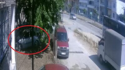 Görüntüler Bursa’dan… Otomobil bahçeye uçtu