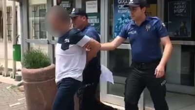 Bursa’da park halindeki araçtan kredi kartı çalan hırsız bakın nasıl yakalandı?