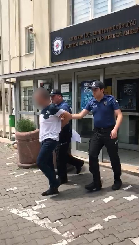 Bursa’da park halindeki araçtan kredi kartı çalan hırsız bakın nasıl yakalandı?