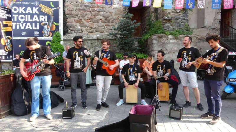 Bursa’da sanat sokağa taştı Bursa Büyükşehir Belediyesi tarafından bu yıl ikincisi düzenlenen Uluslararası Sokak
