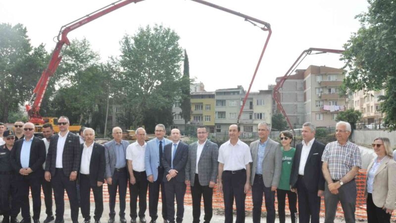 Bursa’ya yeni okul! Temeli atıldı Deprem güçlendirmesine elverişli görülmeyip, yeniden yapılmasına karar verilen Mustafakemalpaşa Anadolu