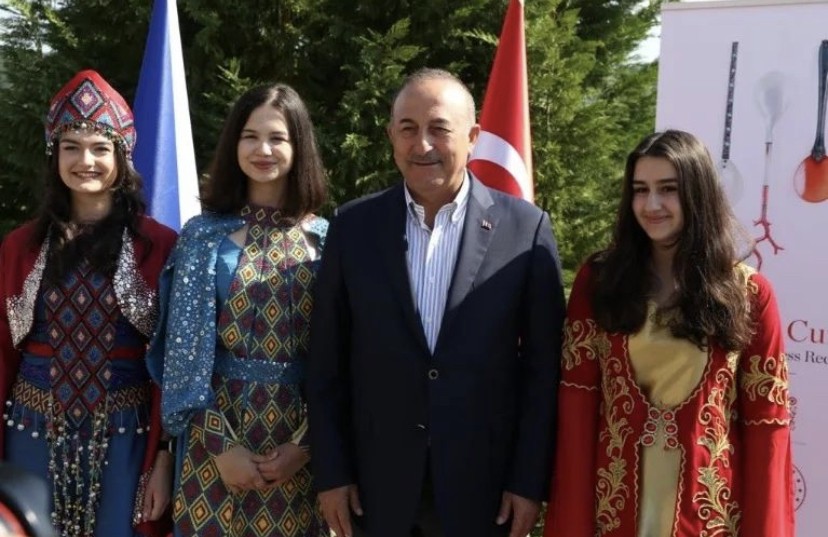 Bursa’nın yöresel kıyafetleri Avrupa’ya damga vurdu Bursa’nın yöresel kıyafetleri Avrupa’ya damga vurdu