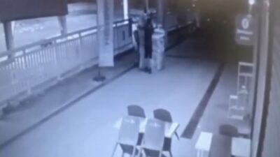 Bursa’da çekçekli hırsız yoldaki mazgalları çaldı