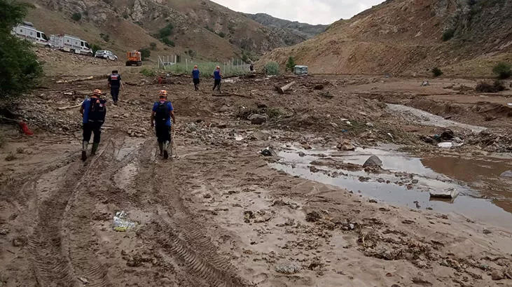 Ankara’da selde kaybolan arıcıyı 350 kişilik ekip arıyor Ankara’da selde kaybolan arıcıyı 350 kişilik ekip arıyor