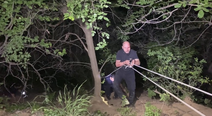 Bursa’da dengesini kaybederek 10 metrelik uçurumdan düştü