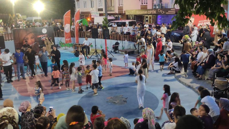 Gürsulular Millet Bahçesi’nde müziğin ritmiyle coştu