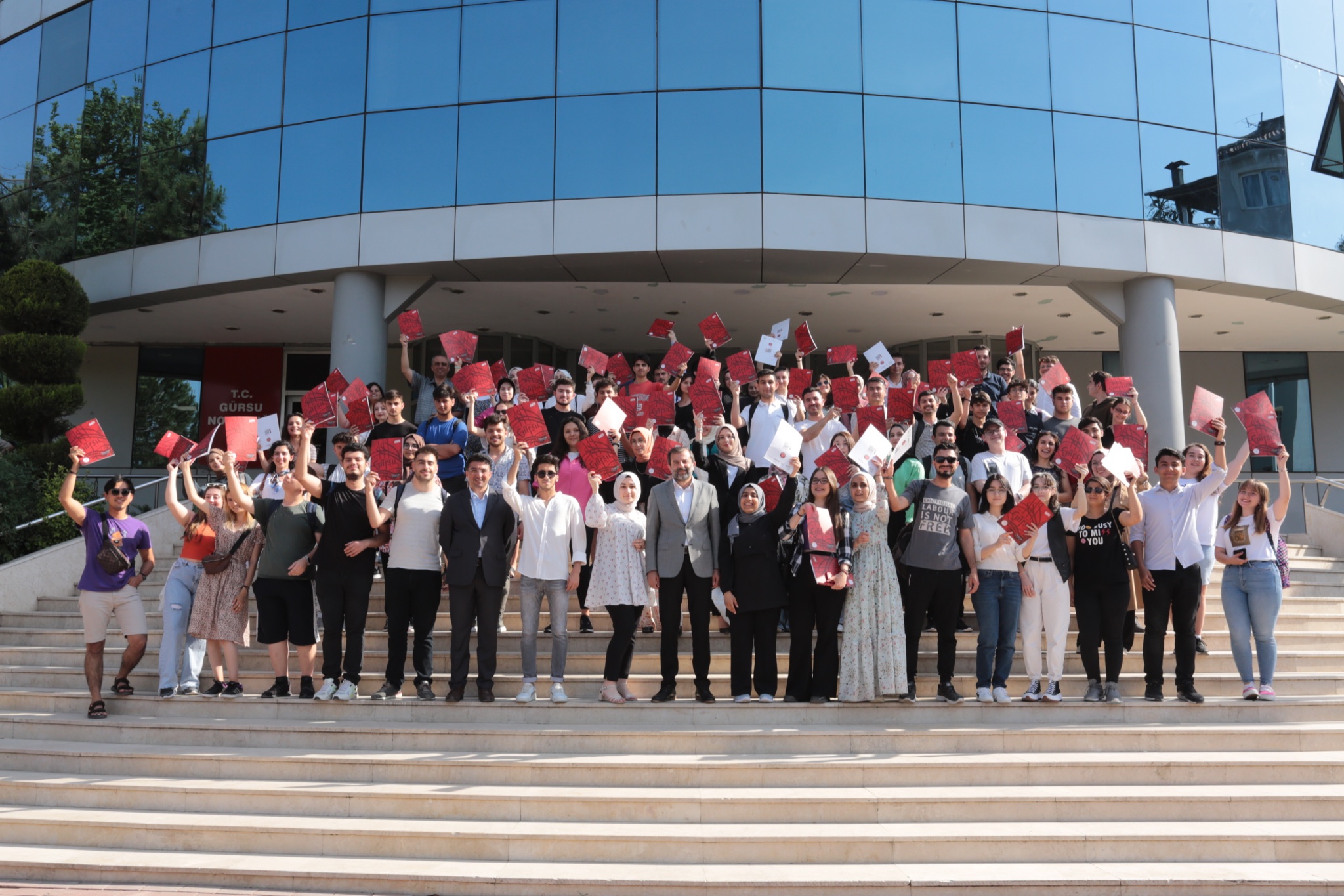 Gürsu Belediyesi Eurodesk Akademisi öğrencileri sertifikalarını aldı