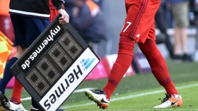 Futbolda oyuncu değiştirme kararı! Kalıcı hale geldi…