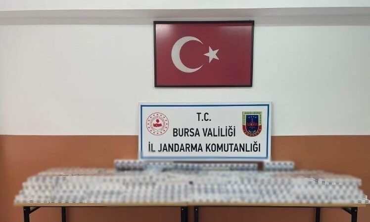 Bursa’da jandarma ekipleri çok sayıda kaçak sigara ele geçirdi.