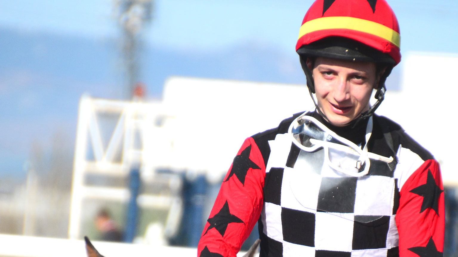 At yarışı camiası Bursalı bu aprantiyi konuşuyor! Üst üste 4 yarışta… At yarışı camiası Bursalı bu aprantiyi konuşuyor! Üst üste 4 yarışta…