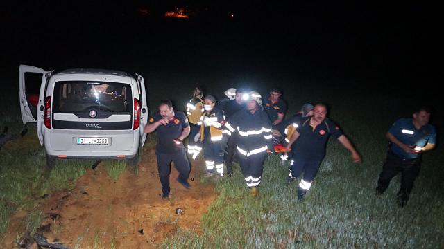 Kontrolden çıkan araç tarlaya girdi: 4 yaralı Kontrolden çıkan araç tarlaya girdi: 4 yaralı